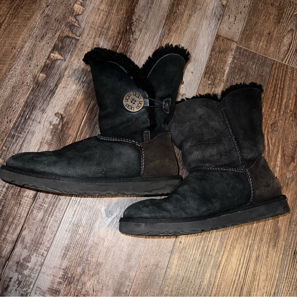 Black uggs